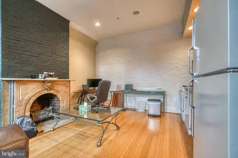Living - 2920 Elliott St, Baltimore, MD 21224 photo 2 of 5