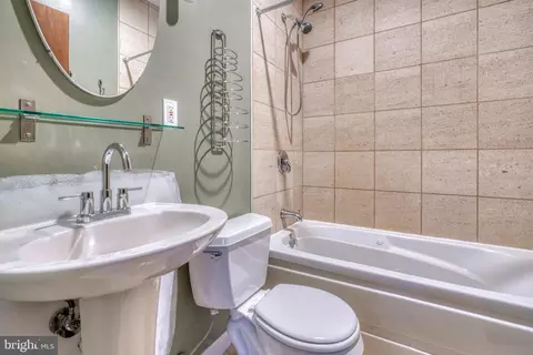 Bath - 2920 Elliott St, Baltimore, MD 21224 photo 8 of 16