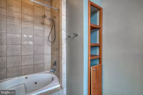 Bath - 2920 Elliott St, Baltimore, MD 21224 photo 5 of 16