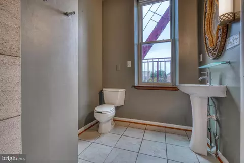 Bath - 2920 Elliott St, Baltimore, MD 21224 photo 7 of 16