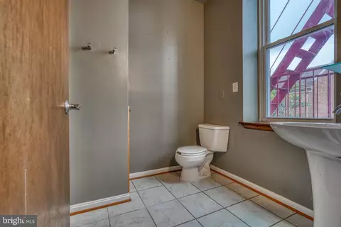 Bath - 2920 Elliott St, Baltimore, MD 21224 photo 4 of 16