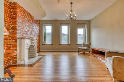Living - 2920 Elliott St, Baltimore, MD 21224 photo 3 of 5