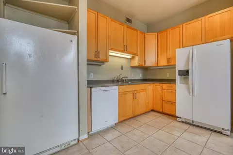 Kitchen - 2920 Elliott St, Baltimore, MD 21224 photo 5 of 7