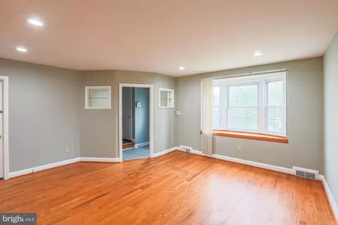 4902 Lindsay Rd, Baltimore, MD 21229 photo 9