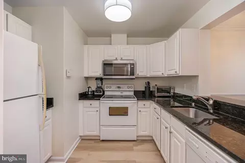 23 Pierside Dr #237, Baltimore, MD 21230 photo 7