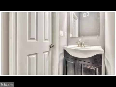 2422 Mcculloh St, Baltimore, MD 21217 photo 10