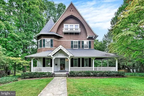 325 Hawthorne Rd, Baltimore, MD 21210