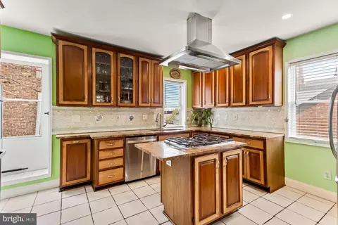 205 S Exeter St, Baltimore, MD 21202 photo 9