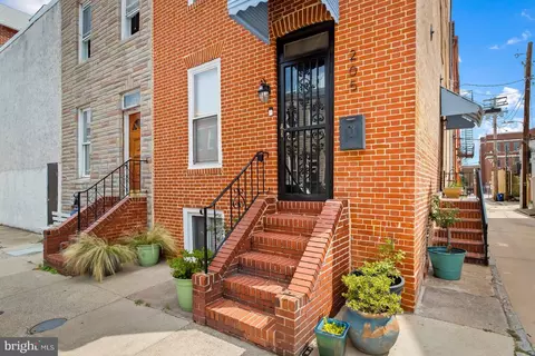 205 S Exeter St, Baltimore, MD 21202 photo 2