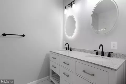 3402 W Franklin St, Baltimore, MD 21229 photo 8