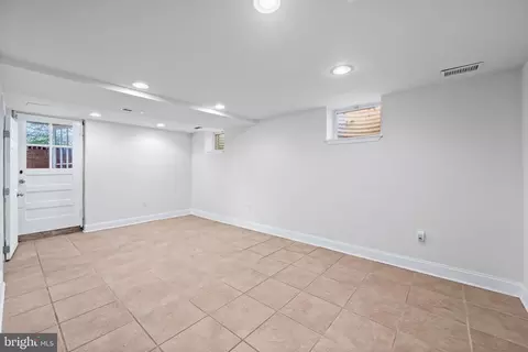 2907 E Strathmore Ave E, Baltimore, MD 21214 photo 25