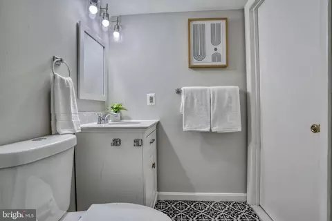 Bath - 516 Wyeth St, Baltimore, MD 21230 photo 5 of 5