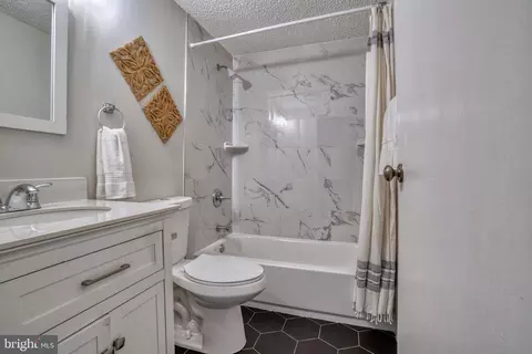 Bath - 516 Wyeth St, Baltimore, MD 21230 photo 1 of 5
