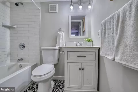 Bath - 516 Wyeth St, Baltimore, MD 21230 photo 4 of 5
