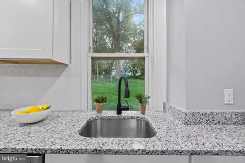 724 E 43rd St, Baltimore, MD 21212 photo 13