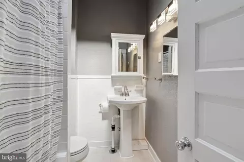 Bath - 2537 Quantico Ave, Baltimore, MD 21215 photo 5 of 6