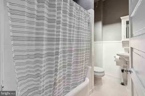 Bath - 2537 Quantico Ave, Baltimore, MD 21215 photo 4 of 6