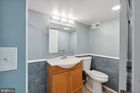 Bath - 2537 Quantico Ave, Baltimore, MD 21215 photo 2 of 6