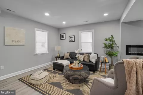 5500 Lothian Rd, Baltimore, MD 21212 photo 2