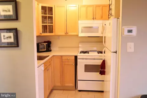 4407 Falls Bridge Dr #E, Baltimore, MD 21211 photo 2