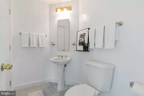 100 Harborview Dr #2202, Baltimore, MD 21230 photo 16