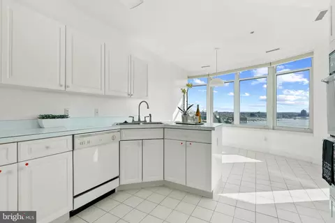 100 Harborview Dr #2202, Baltimore, MD 21230 photo 11