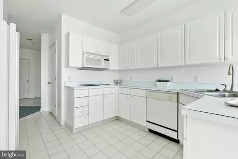 100 Harborview Dr #2202, Baltimore, MD 21230 photo 10