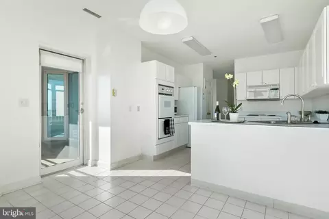 100 Harborview Dr #2202, Baltimore, MD 21230 photo 13