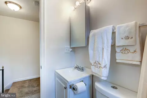 Bath - 3619 Brehms Ln, Baltimore, MD 21213 photo 2 of 5