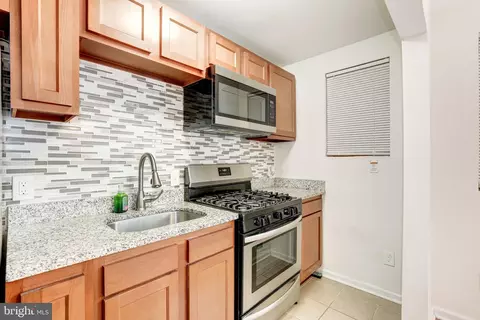 Kitchen - 3619 Brehms Ln, Baltimore, MD 21213 photo 2 of 3