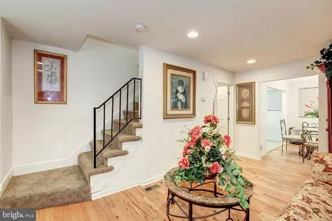 Entry Way - 3619 Brehms Ln, Baltimore, MD 21213 photo 3 of 3