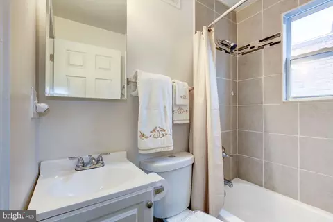 Bath - 3619 Brehms Ln, Baltimore, MD 21213 photo 1 of 5
