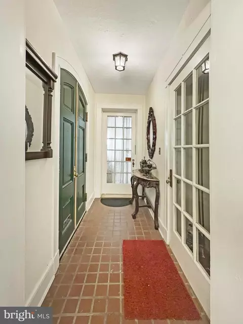 707 Dryden Dr, Baltimore, MD 21229 photo 6
