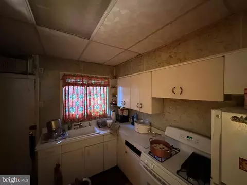 1821 N Mount St, Baltimore, MD 21217 photo 10