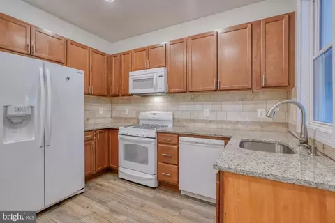 529 E 38th St, Baltimore, MD 21218 photo 2