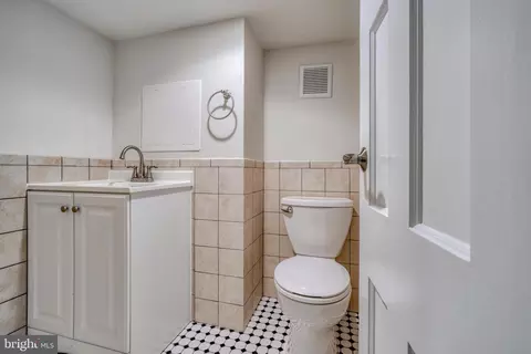 529 E 38th St, Baltimore, MD 21218 photo 36