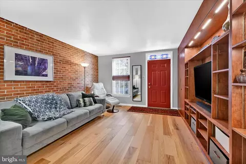 124 N Wolfe St, Baltimore, MD 21231 photo 2