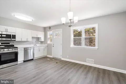 653 Brisbane Rd, Baltimore, MD 21229 photo 4