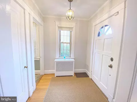 306 Saint Dunstans Rd, Baltimore, MD 21212 photo 4