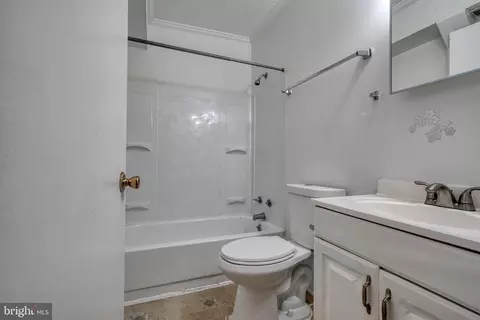 322 N Paca St, Baltimore, MD 21201 photo 28