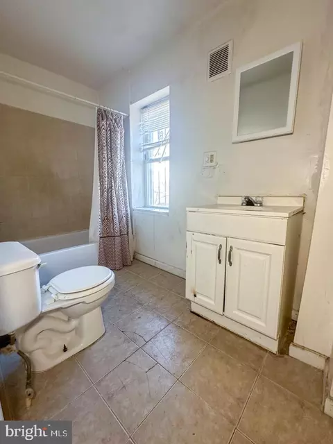 Bath - 103 S Monroe St, Baltimore, MD 21223 photo 2 of 3