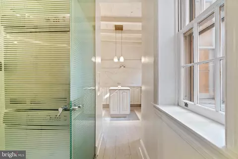 Bath - 845 S Bond St, Baltimore, MD 21231 photo 4 of 8