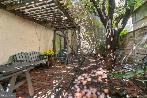 Exterior - 845 S Bond St, Baltimore, MD 21231 photo 8 of 18