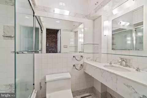 Bath - 845 S Bond St, Baltimore, MD 21231 photo 2 of 8