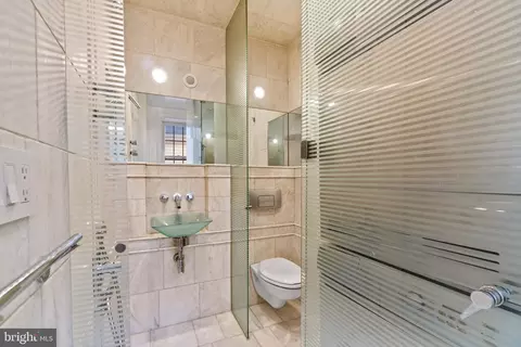 Bath - 845 S Bond St, Baltimore, MD 21231 photo 5 of 8