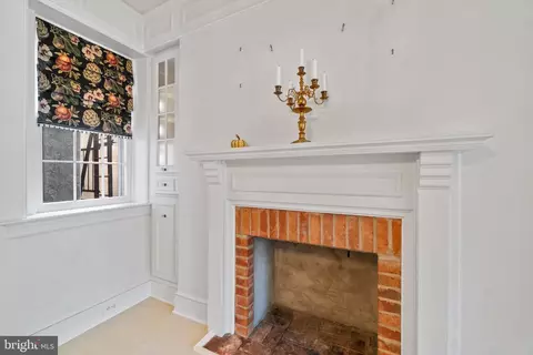 Living - 845 S Bond St, Baltimore, MD 21231 photo 1 of 1
