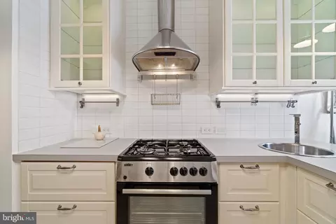 Kitchen - 845 S Bond St, Baltimore, MD 21231 photo 3 of 9