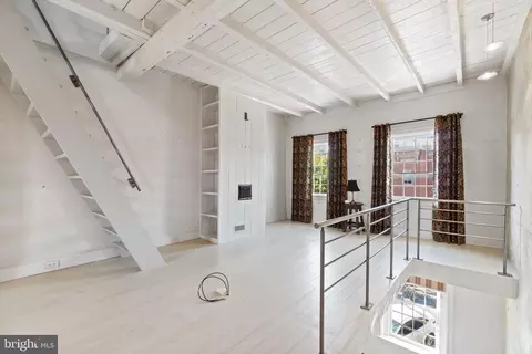 Entry Way - 845 S Bond St, Baltimore, MD 21231 photo 4 of 9