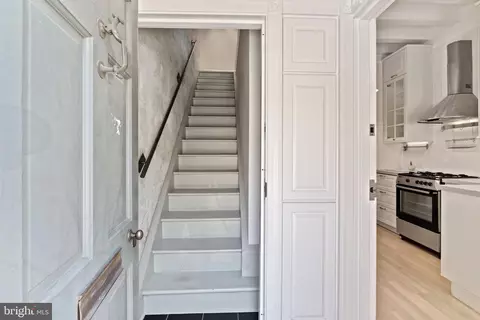 Entry Way - 845 S Bond St, Baltimore, MD 21231 photo 9 of 9