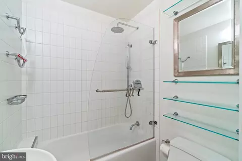 Bath - 845 S Bond St, Baltimore, MD 21231 photo 8 of 8